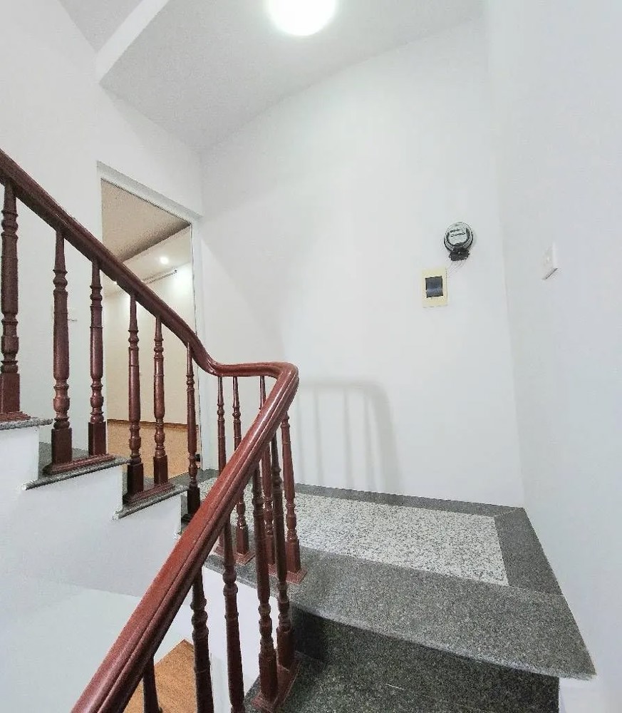 Bán Nhà Nguyễn Phúc Lai 36m2. 5 tầng. mặt tiền 4.6m. giá 12.2 Tỷ Đống Đa