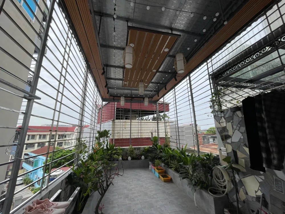 Bán nhà Kim Ngưu 35/42m2. 5 tầng. mătj tiền 3.7m. giá 13.6 Tỷ Hai Bà Trưng Hà Nội