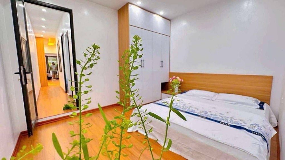 bán nhà tập thể tầng 2  trần quốc hoàn DT 90m 3 ngủ 2 wc lô góc giá 5,250 tỷ