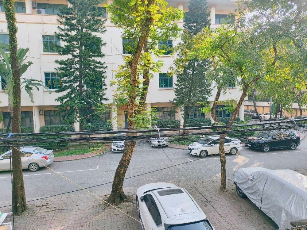 bán nhà tập thể tầng 2  trần quốc hoàn DT 90m 3 ngủ 2 wc lô góc giá 5,250 tỷ