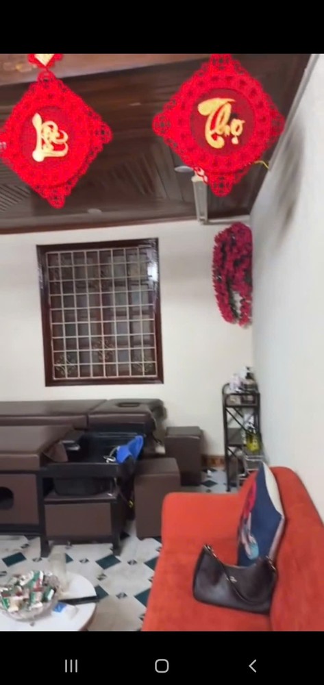 HOT MẶT BẰNG VỊ TRÍ ĐẸP- GIÁ TỐT cần sang nhượng nhanh cửa hàng mặt phố Hạ Hồi gần Trần Quốc Toản