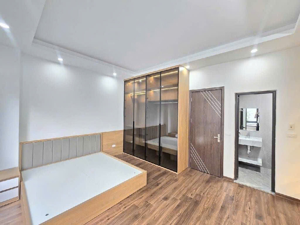 BÁN NHÀ BỒ ĐỀ LONG BIÊN,OTO TRÁNH,THANG MÁY,FULL NỘI THẤT,45M NHỈNH 13 TỶ