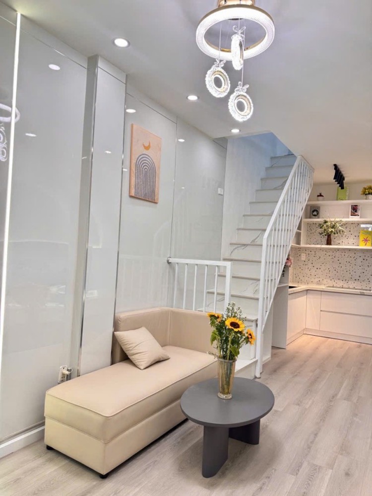 ► Nhà sát MT Lê Duẩn, 2 tầng đẹp, hiện đại, ở ngay, 3.3 tỷ