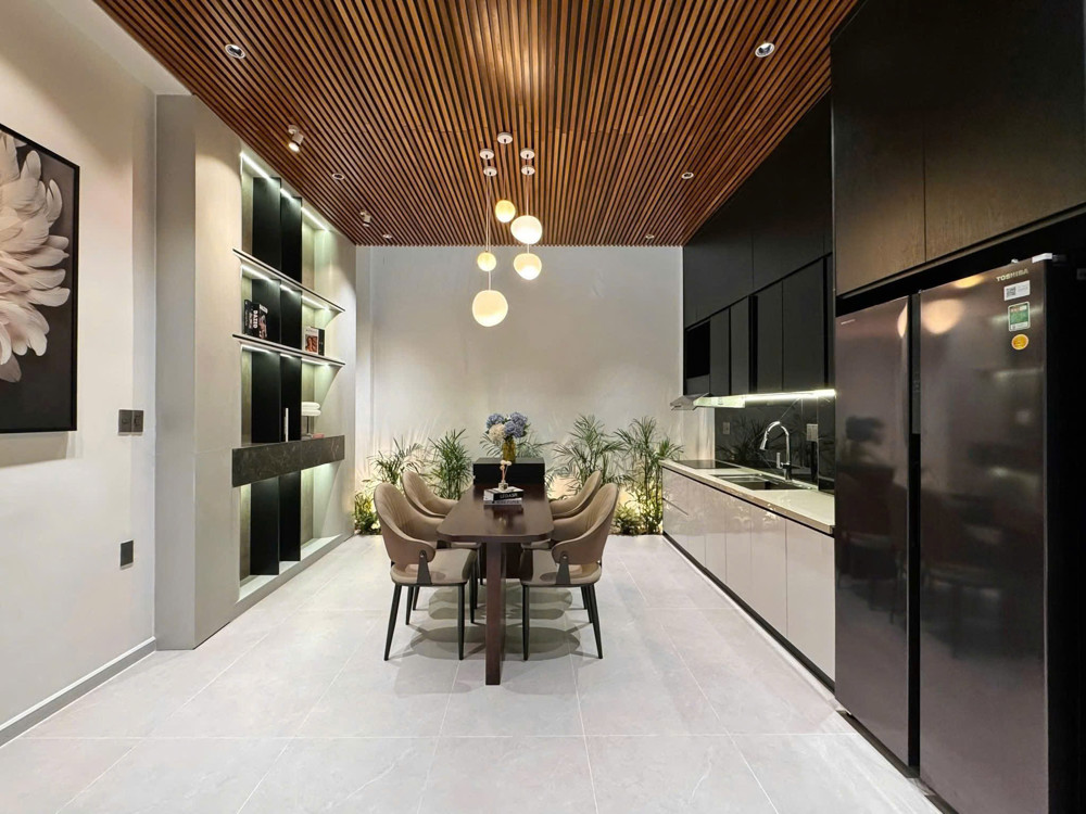 BÁN NHÀ NGỌC THUỴ LONG BIÊN,OTO ĐỖ CỬA,THANG MÁY,PHÂN LÔ,50M NHỈNH 12 TỶ