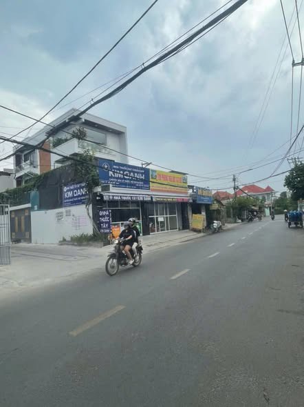 Bán nhằ mặt tiền 3 tầng 10x20m giá 14,8 tỷ Đường Tân Xuân