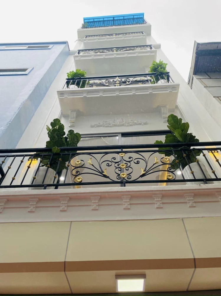 NHÀ ĐẸP 5 TẦNG – CẠNH NHỔN
Ô TÔ ĐỖ CỬA – NGÕ THÔNG TỨ TUNG – GIÁ 5.75 TỶ