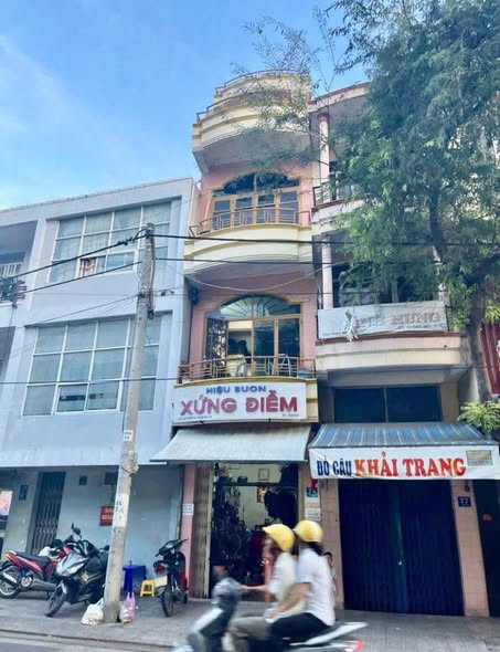 BÁN NHÀ 4 TẦNG VỪA Ở VỪA KINH DOANH MẶT TIỀN ĐƯỜNG THÁP BÀ, NHA TRANG