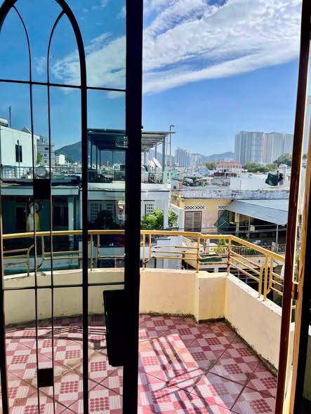 BÁN NHÀ 4 TẦNG VỪA Ở VỪA KINH DOANH MẶT TIỀN ĐƯỜNG THÁP BÀ, NHA TRANG