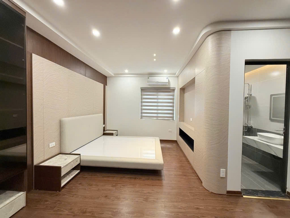 BÁN NHÀ GIẢI PHÓNG - LÔ GÓC - 3 MẶT THOÁNG - THANG MÁY - KINH DOANH  NGÕ THÔNG Ô TÔ VÀO NHÀ