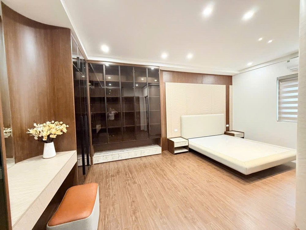 BÁN NHÀ GIẢI PHÓNG - LÔ GÓC - 3 MẶT THOÁNG - THANG MÁY - KINH DOANH  NGÕ THÔNG Ô TÔ VÀO NHÀ