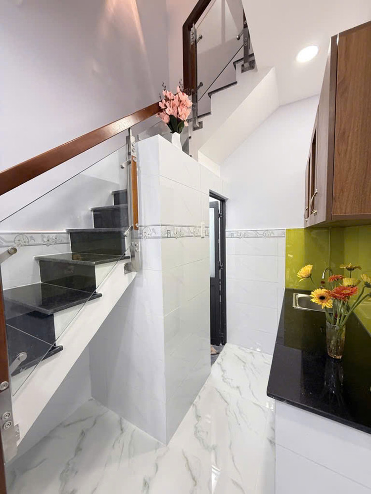 L1649 ⭐️ Ni Sư Huỳnh Liên Tân Bình, SHR, Vuông, 3 tầng, 2.3x7.3m, 2.x tỷ