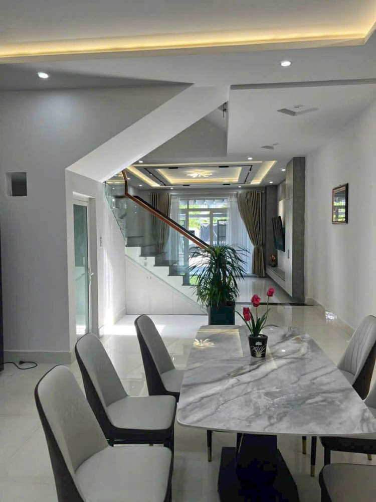 CẦN BÁN NHÀ 3 TẦNG HUỲNH NGỌC ĐỦ, NHÀ MỚI XÂY RẤT ĐẸP