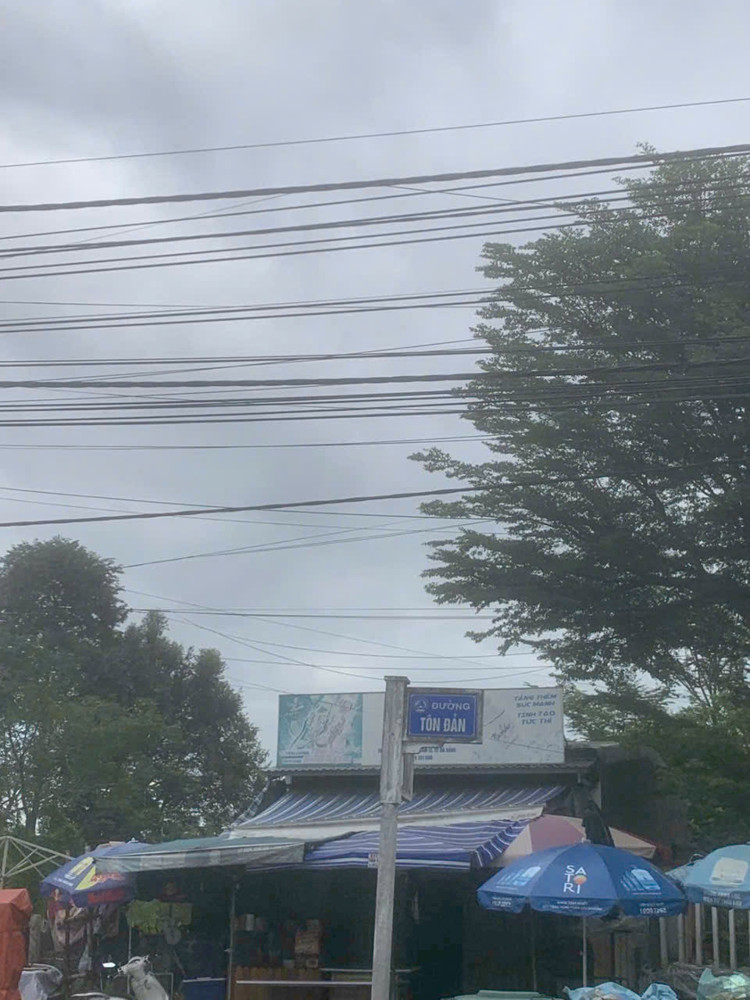 LÔ ĐẤT ĐẸP 100m²  MẶT  TIỀN ĐƯỜNG TÔN ĐẢN GẦN CHỢ HÒA PHÁT