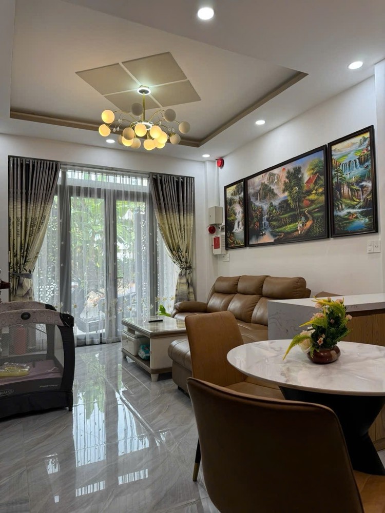 Bán nhà đẹp 4 tầng full tiện nghi – thang máy + NLMT – đường 10m Phước Long