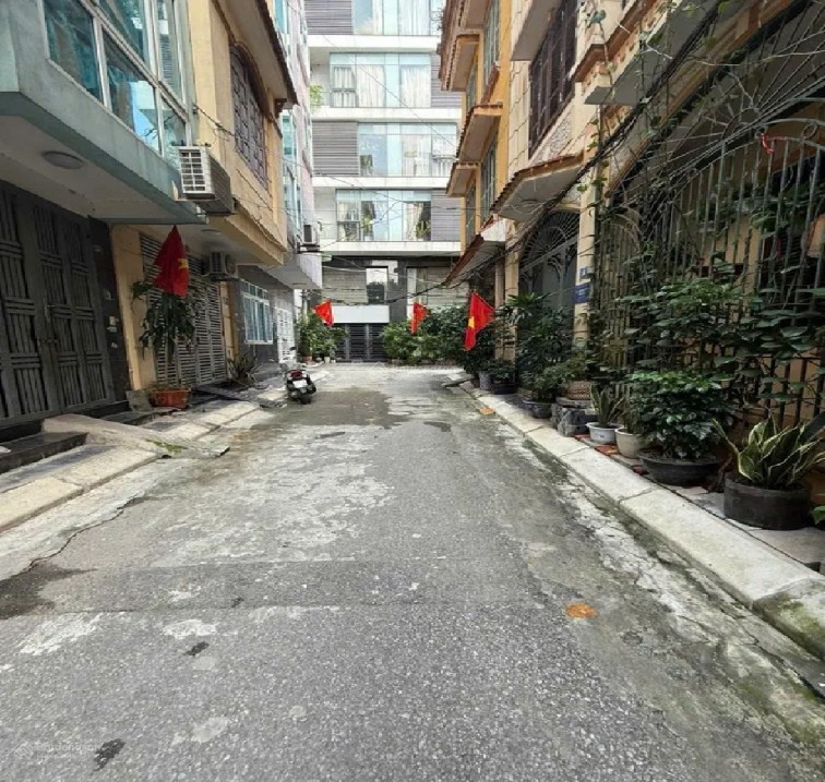 BÁN NHÀ TRUNG TÂM CẦU GIẤY, NGÕ OTO, PHÂN LÔ BÁN CỜ, DT 36M, MT 5M, GIÁ NHỈNH 15 TỶ