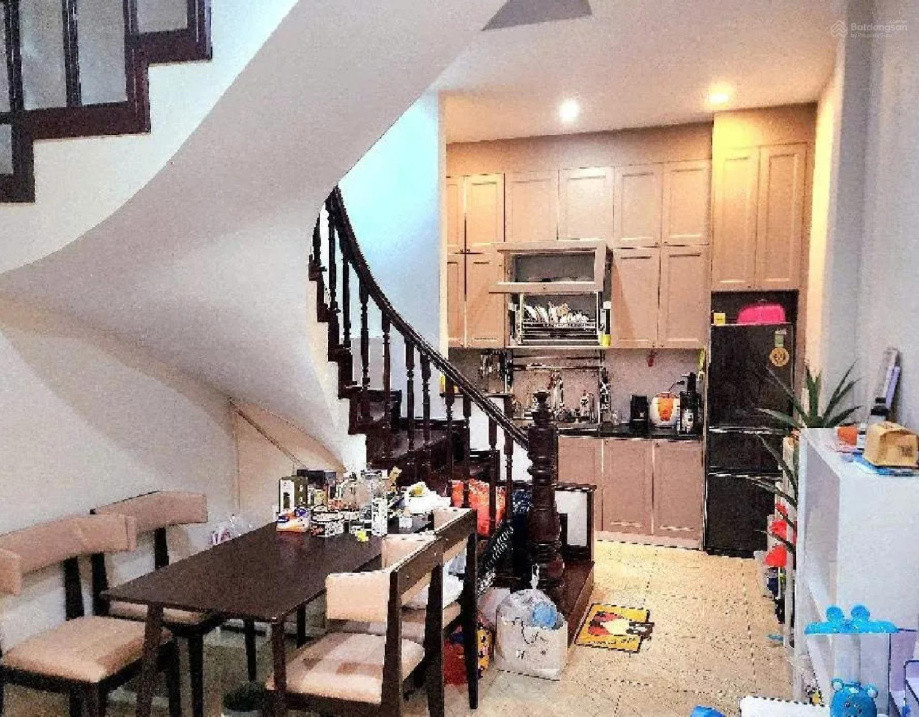 BÁN NHÀ TRUNG TÂM CẦU GIẤY, NGÕ OTO, PHÂN LÔ BÁN CỜ, DT 36M, MT 5M, GIÁ NHỈNH 15 TỶ