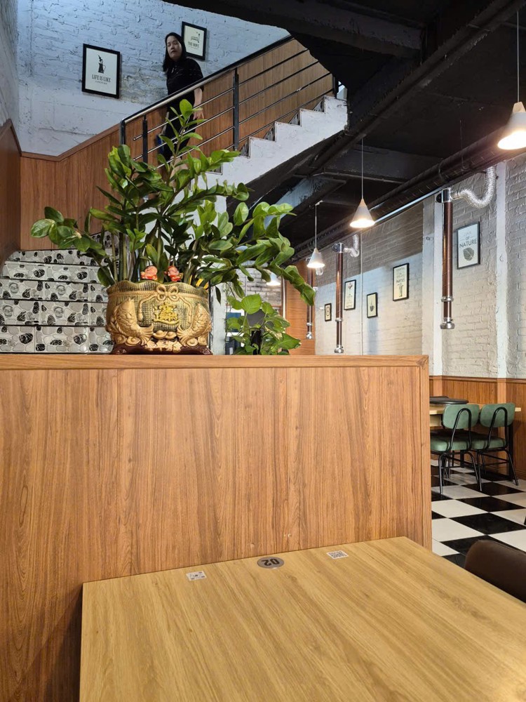 NHÀ ĐẸP – GIÁ TỐT  – CHÍNH CHỦ CẦN BÁN TẠI mặt đường Nguyễn Cao – đối diện chung cư Thanh Bình