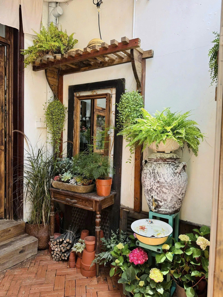 CHÍNH CHỦ SANG NHƯỢNG TIỆM HOA - CÓ THỂ KẾT HỢP LÀM QUÁN CAFE TRUNG TÂM BA ĐÌNH, HÀ NỘI