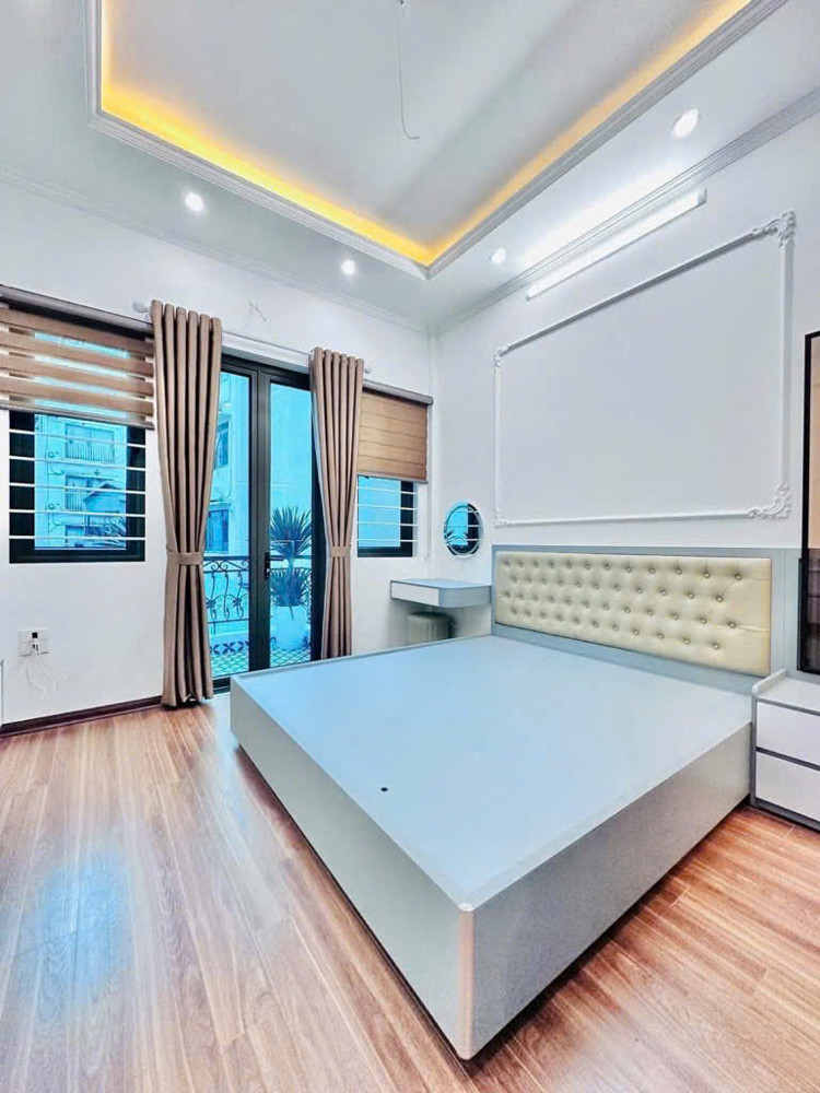 Bán Nhà Xuân La 48m, 4 tầng, oto đỗ cửa! Mặt tiền kinh doanh!