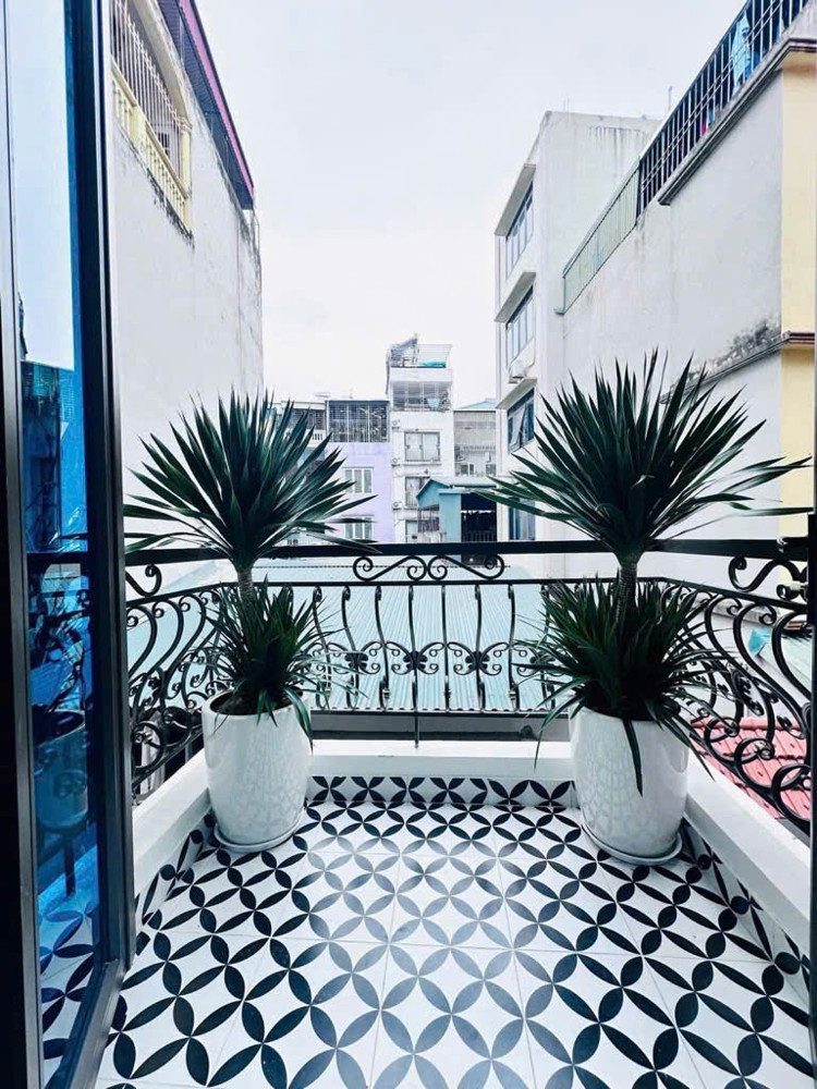 Bán Nhà Xuân La 48m, 4 tầng, oto đỗ cửa! Mặt tiền kinh doanh!