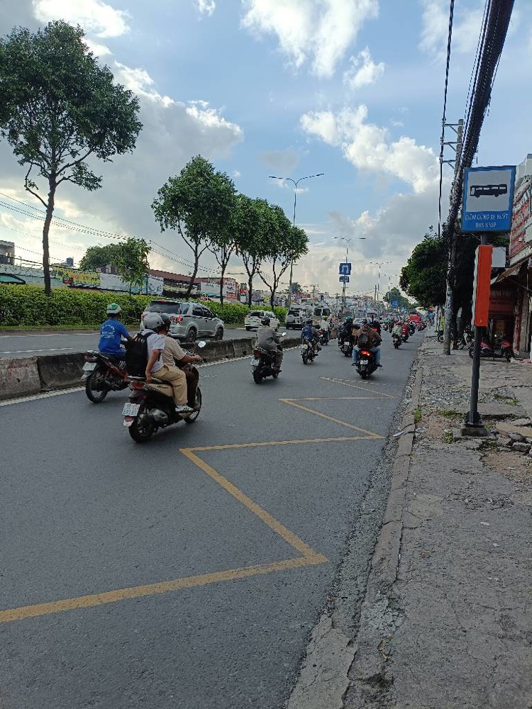 Bán nhà Măt Tiền  Q.12, Trung Mỹ Tây, QL22, 180m2, 3 tầng, 4PN