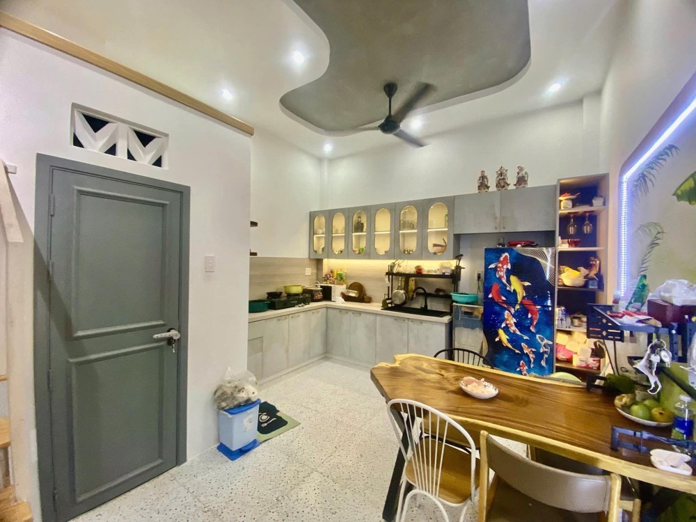 SIÊU PHẨM NHÀ 4 TẦNG SANG TRỌNG HXH GẦN CHỢ, BẾN XE BUÝT HIỆP THÀNH, QUẬN 12