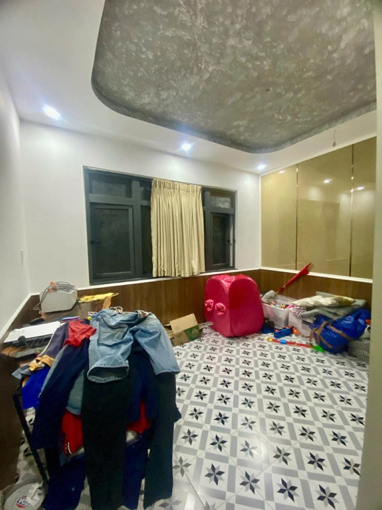 SIÊU PHẨM NHÀ 4 TẦNG SANG TRỌNG HXH GẦN CHỢ, BẾN XE BUÝT HIỆP THÀNH, QUẬN 12