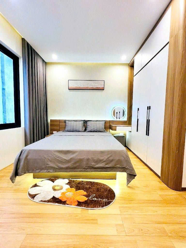 bán nhà nguyễn khang 40m x5 tầng-12,9 tỷ gần phố,lô góc,15m ô tô tránh