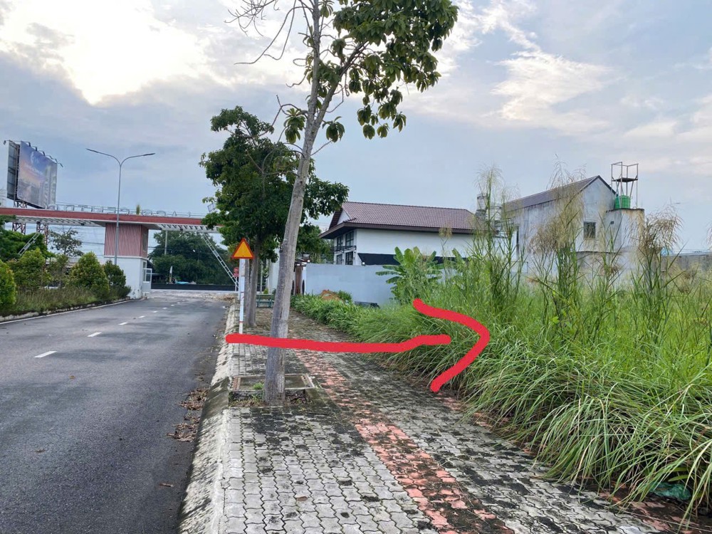 ĐẤT ĐẸP - MẶT TIỀN - Bán GẤP Lô Đất Tiềm Năng Tại Xã Lương Bình, Bến Lức, Long An