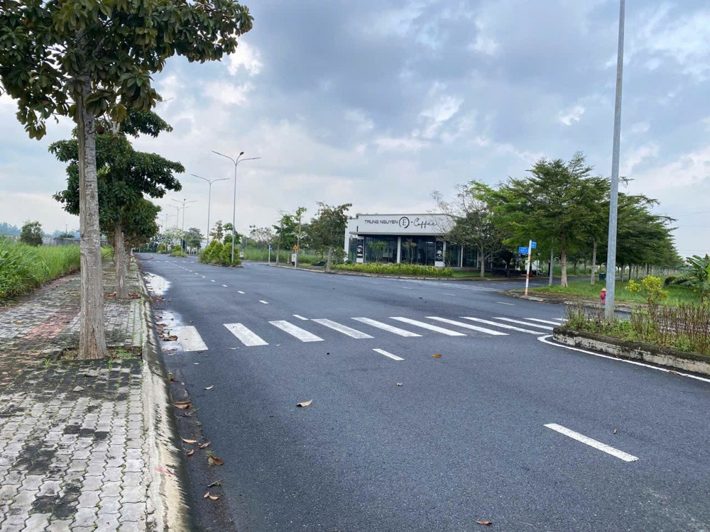 ĐẤT ĐẸP - MẶT TIỀN - Bán GẤP Lô Đất Tiềm Năng Tại Xã Lương Bình, Bến Lức, Long An