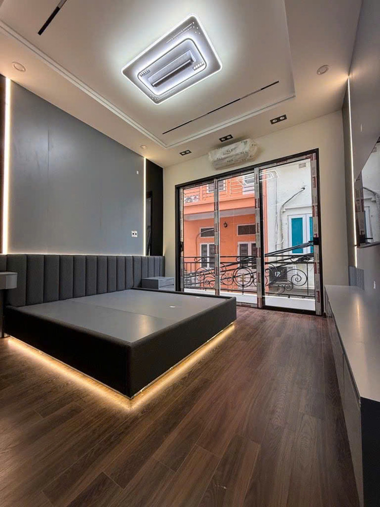 BÁN NHÀ ĐỨC GIANG LONG BIÊN,OTO ĐỖ CỔNG,MỚI TINH,FULL NỘI THẤT,54M NHỈNH 8 TỶ