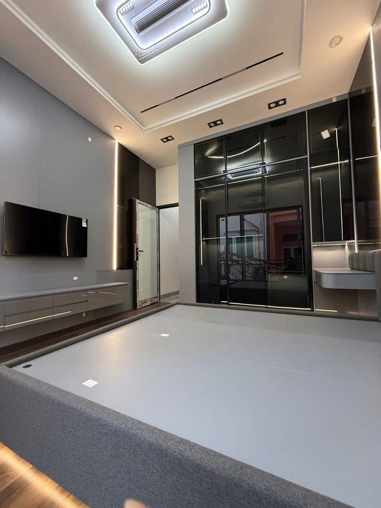 BÁN NHÀ ĐỨC GIANG LONG BIÊN,OTO ĐỖ CỔNG,MỚI TINH,FULL NỘI THẤT,54M NHỈNH 8 TỶ