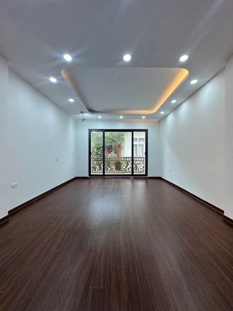 BÁN NHÀ HỒNG TIẾN LONG BIÊN,OTO,THANG MÁY,FULL NỘI THẤT,45M NHỈNH 10 TỶ