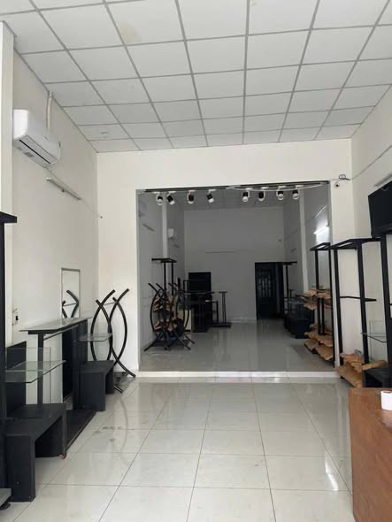 Bán nhà mặt tiền 4,3x33m giá 11,79 tỷ Đường Tô Ký