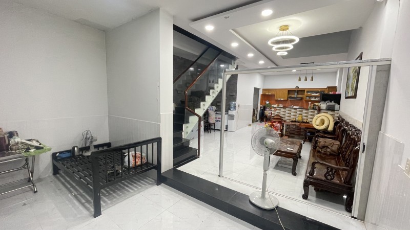 Bán nhà  Hiệp Bình Chánh, đường Số 9, Thủ Đức, TP HCM. DT 5x18m, 3 tầng, 3PN, SH, 8.7 tỷ