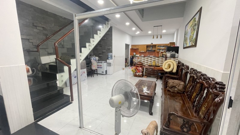 Bán nhà  Hiệp Bình Chánh, đường Số 9, Thủ Đức, TP HCM. DT 5x18m, 3 tầng, 3PN, SH, 8.7 tỷ