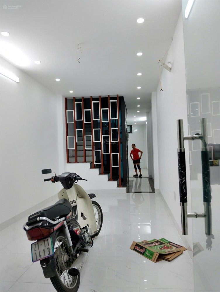 Chủ hạ giá nhà cần bay luôn ô tô tải vào tận cửa- xuân la, tây hồ