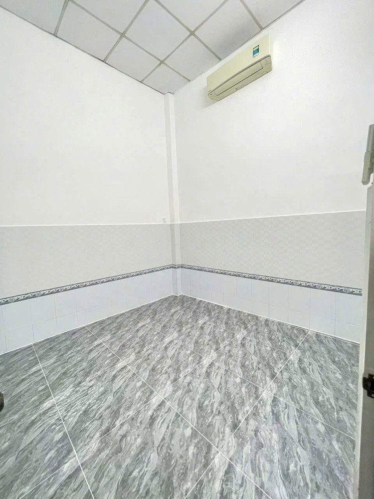 83. nhà 5 triệu 2 phòng ngủ sâu lưng bệnh viện Đa Khoa Trung Ương