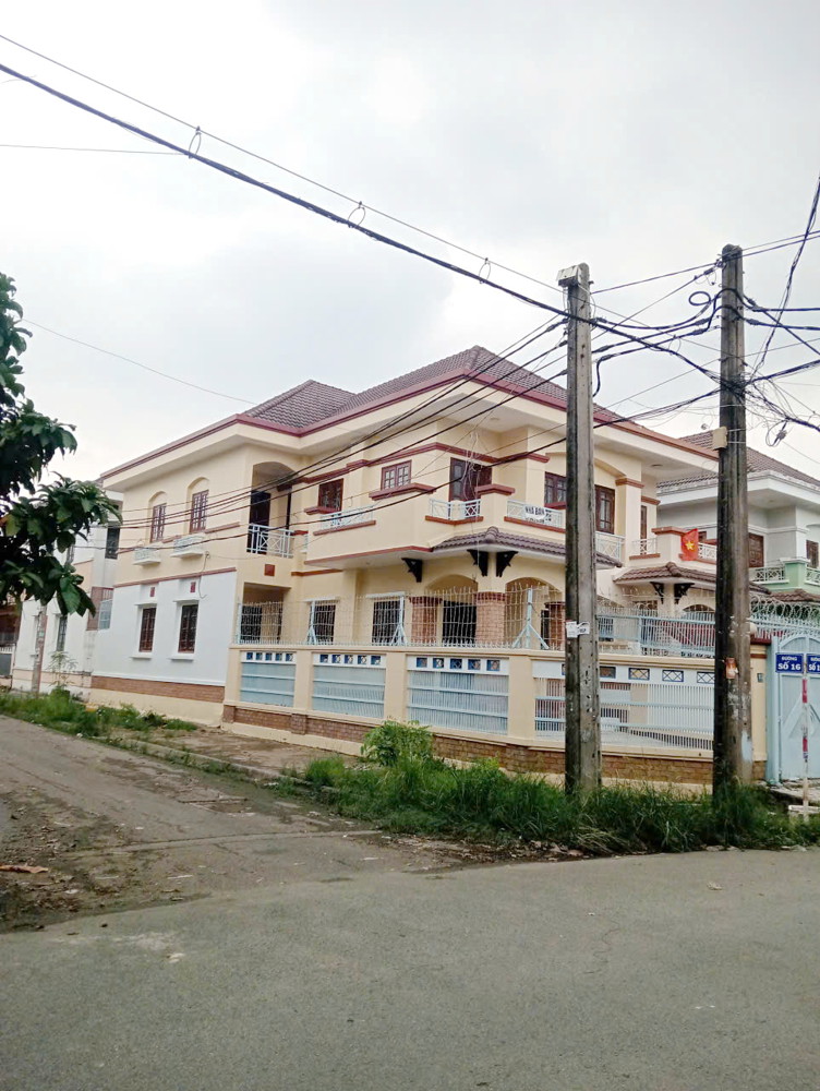 Giảm 900 triệu bán gấp căn nhà góc 2 mặt tiền đường Số 19 KDC Bình Hưng ngay bx Q8