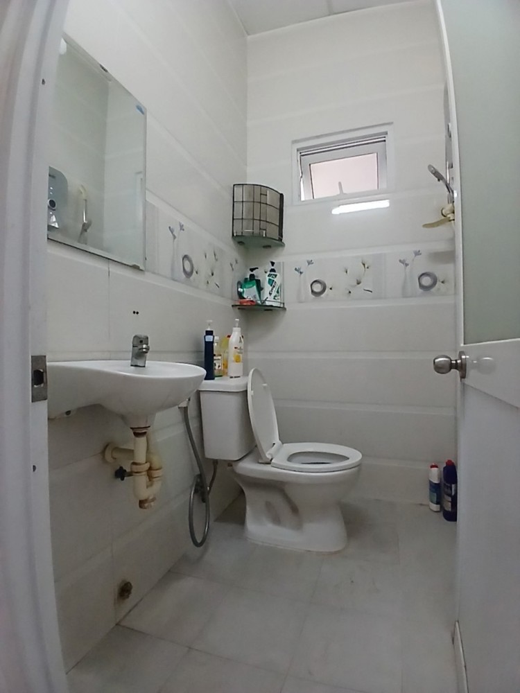 Bán nhà đường 359, Phước Long B, Q.9, TP HCM. DT 98m2, 2 tầng, 3PN. Sổ hồng riêng, giá 7,05 tỷ