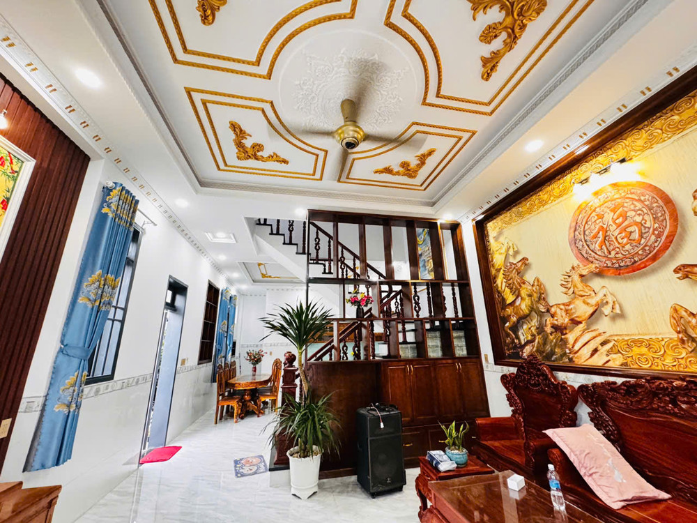 Bán nhà 3 Tầng ĐẸP lung linh,SHR đường  nhựa 2 ô tô thông,gần Sông nên mát lắm