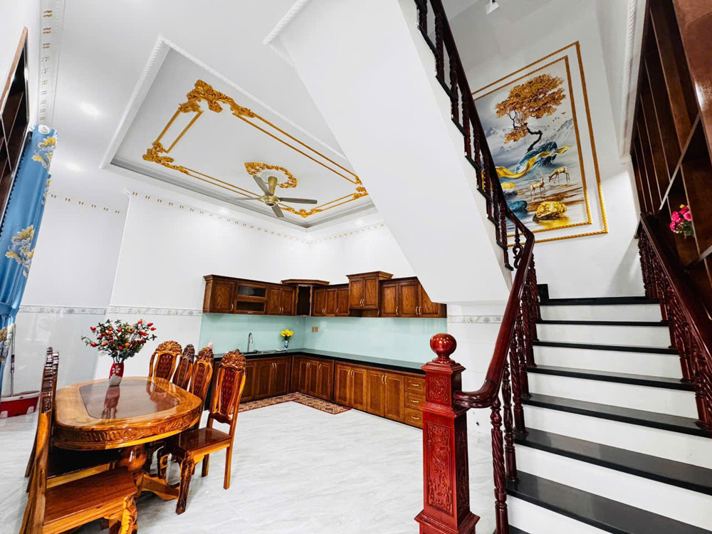 Bán nhà 3 Tầng ĐẸP lung linh,SHR đường  nhựa 2 ô tô thông,gần Sông nên mát lắm