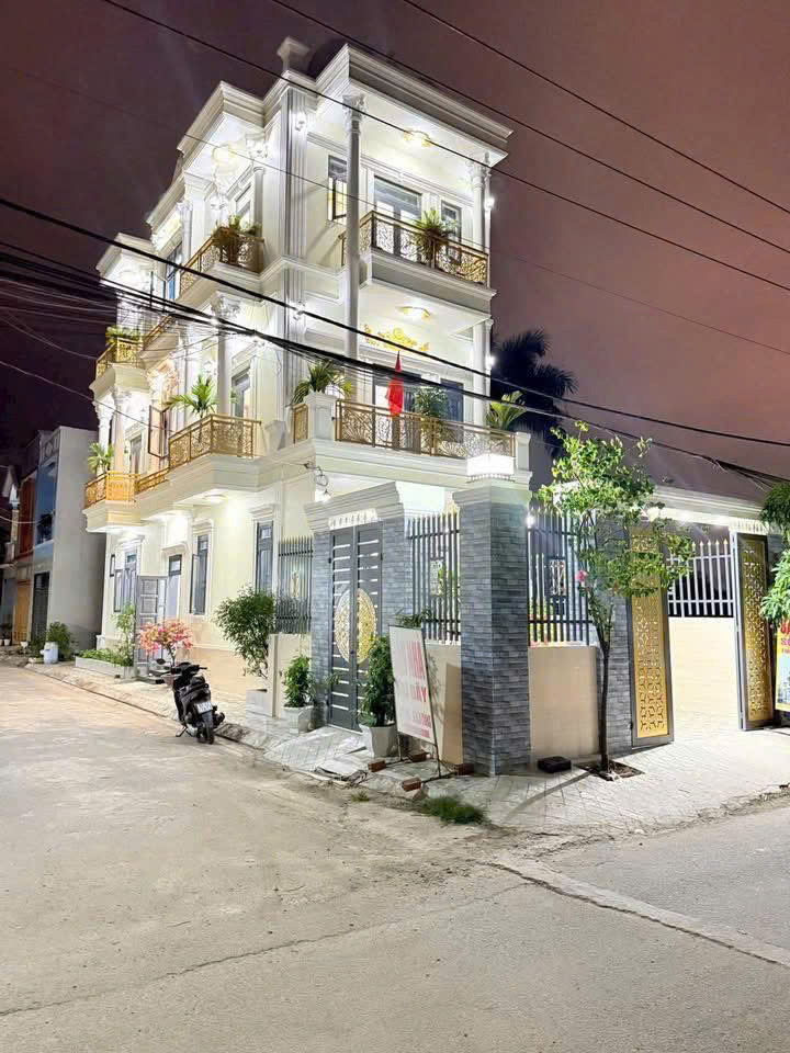 Bán nhà 3 Tầng ĐẸP lung linh,SHR đường  nhựa 2 ô tô thông,gần Sông nên mát lắm