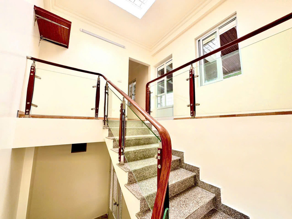 Bán Nhà Lô Góc 3 Mặt Thoáng Phố Lương Khánh Thiện – Nhà 5 Tầng, Đang Cho Thuê Spa 25 Triệu/Tháng