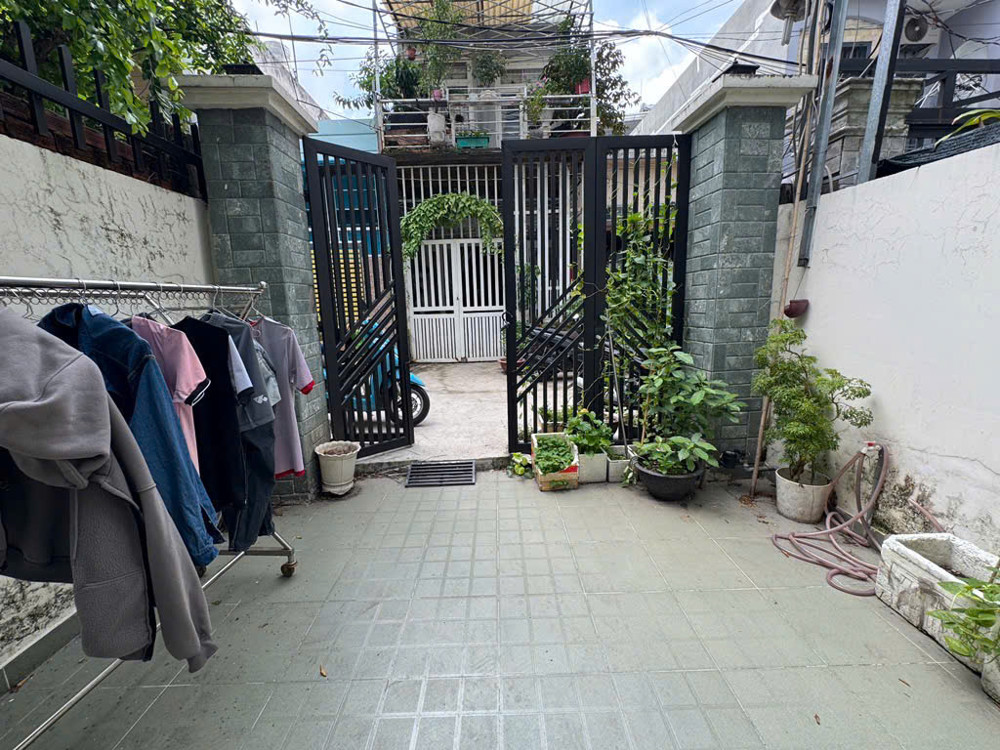 Nhà xinh hẻm Thạnh Lộc 22, Q.12: 71m2, 2 tầng, gần cầu vuoẹt Ngã tư Ga, sổ hồng trao tay - hiếm