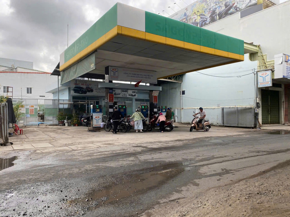 Cần bán đất mặt tiền Dt 320m2 - ngang 18m Mua xong cho thuê lại Giá bán 20 tỷ --- 63tr /m2   mọi