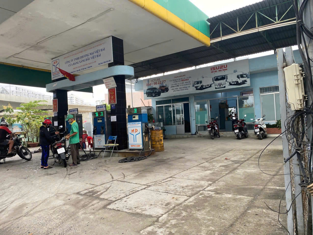 Cần bán đất mặt tiền Dt 320m2 - ngang 18m Mua xong cho thuê lại Giá bán 20 tỷ --- 63tr /m2   mọi