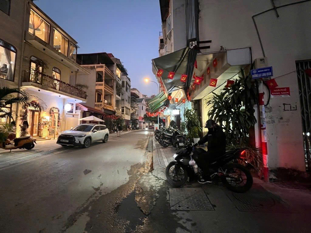 Bán Nhà Lạc Long Quân 60m, 5 tầng, oto đỗ cửa! 2 thoáng trước sau, 5 ngủ ở luôn!