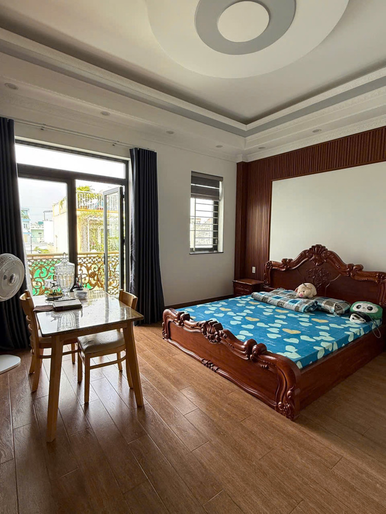 Biệt thự tân cổ điển mới full nội thất gỗ Bông Sao P5Q8