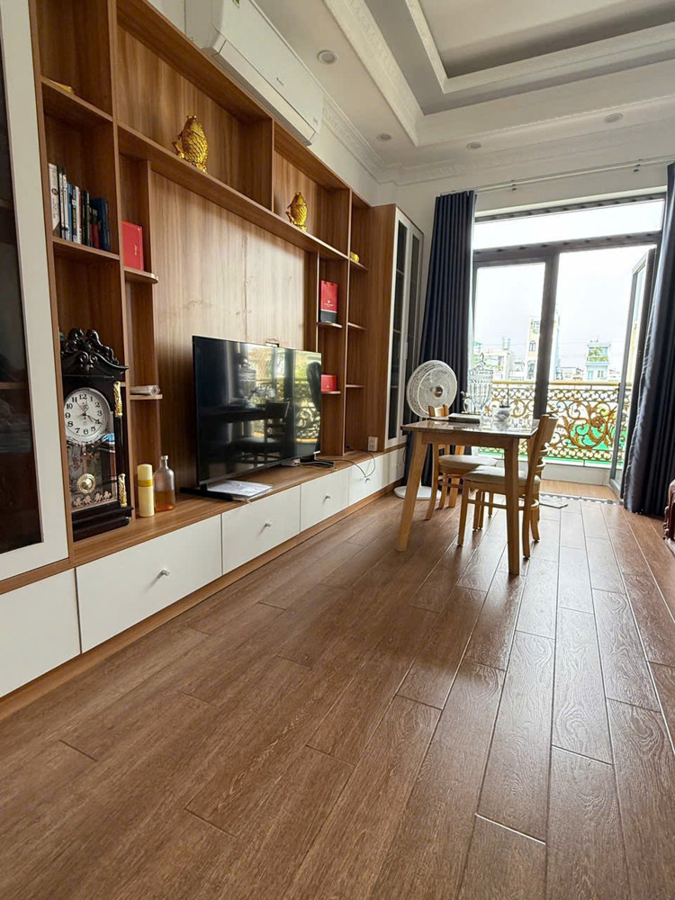 Biệt thự tân cổ điển mới full nội thất gỗ Bông Sao P5Q8